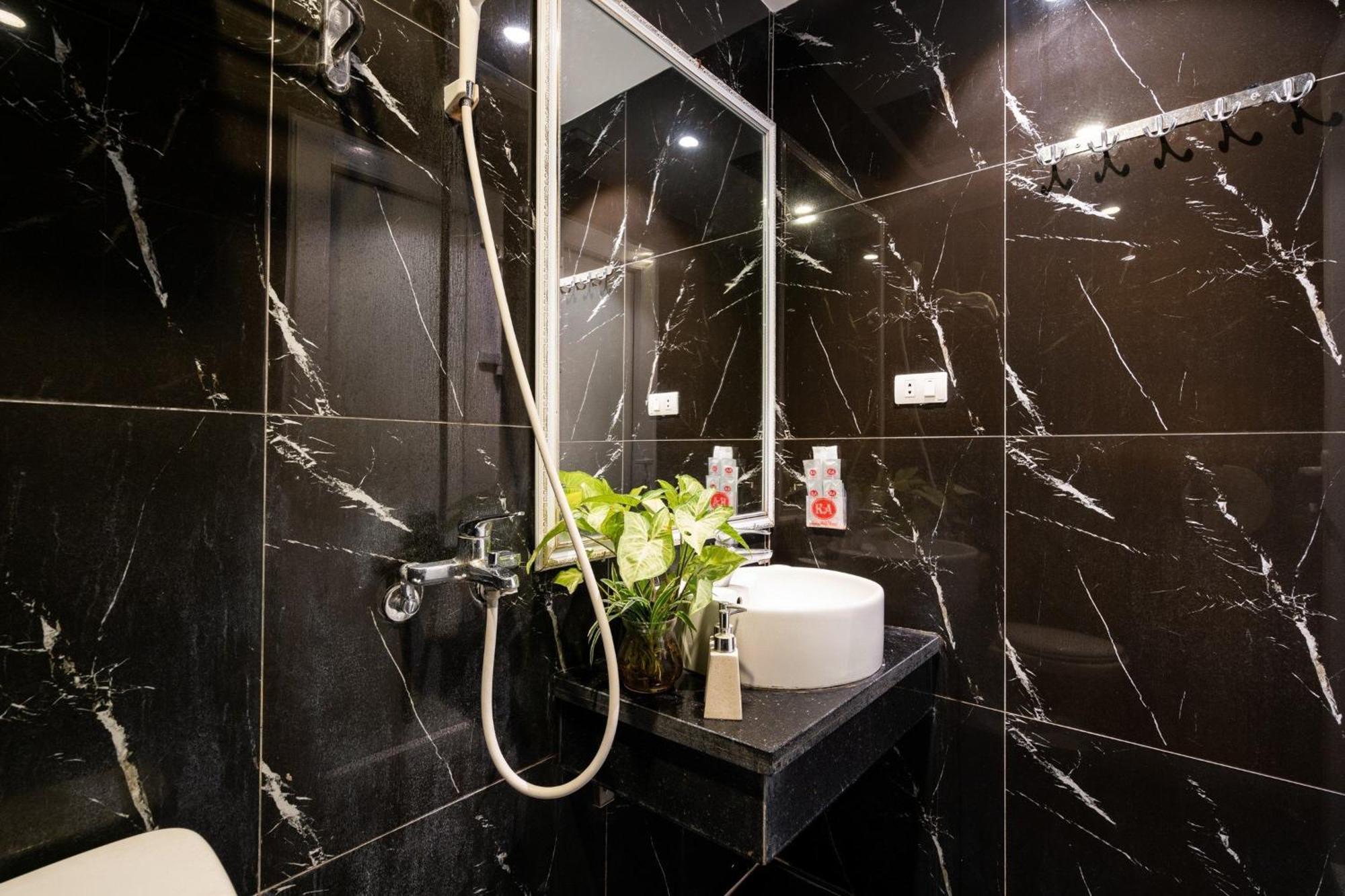 Kieu Anh Hotel - 81 Trung Kinh - By Bay Luxury Hanoi Exterior foto