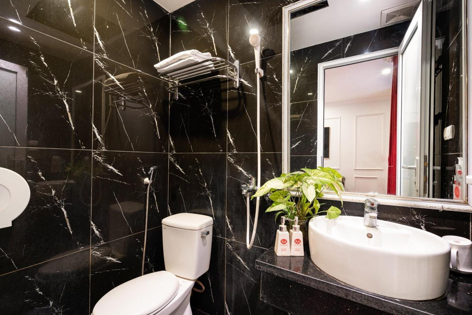 Kieu Anh Hotel - 81 Trung Kinh - By Bay Luxury Hanoi Exterior foto