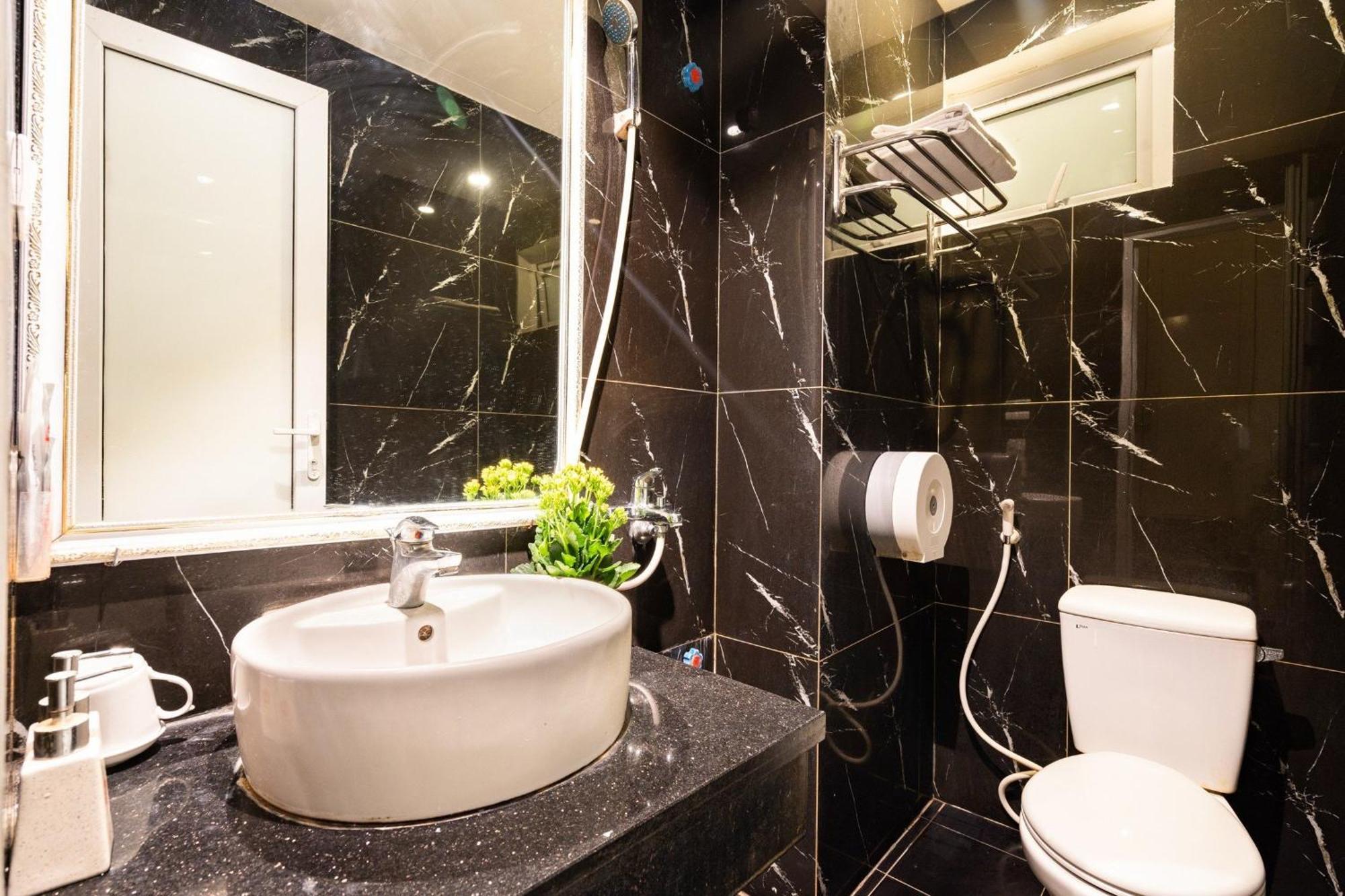 Kieu Anh Hotel - 81 Trung Kinh - By Bay Luxury Hanoi Exterior foto